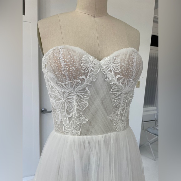 Selena Huan bridal gown - Picture 2 of 6